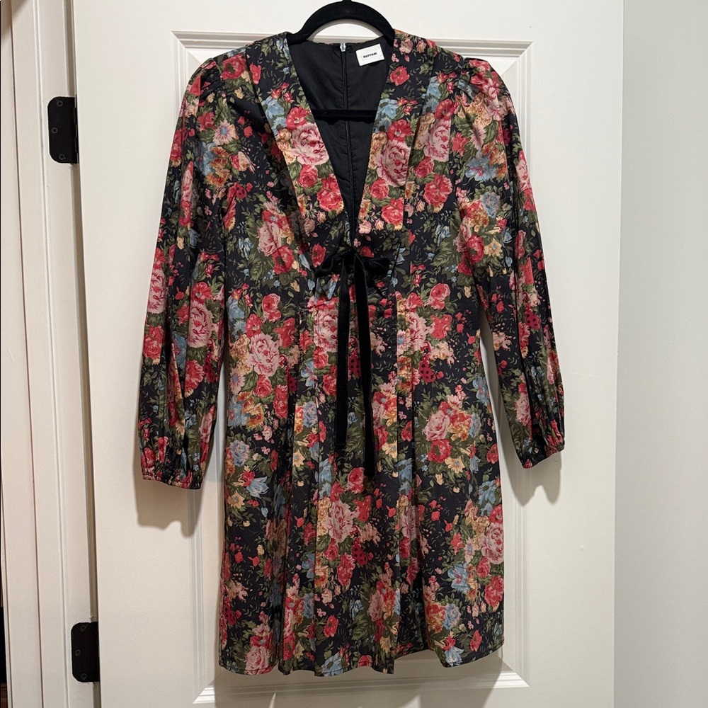 AUREUM Floral Multicolor Dress with Black Accents